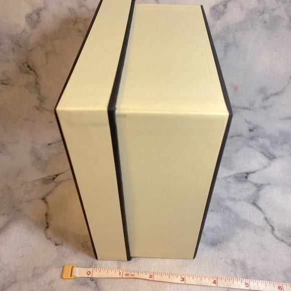 Jo Malone London Square Box, Empty Gift Box with Packaging , 6 x 6 x 3 in - NEW - Picture 5 of 8